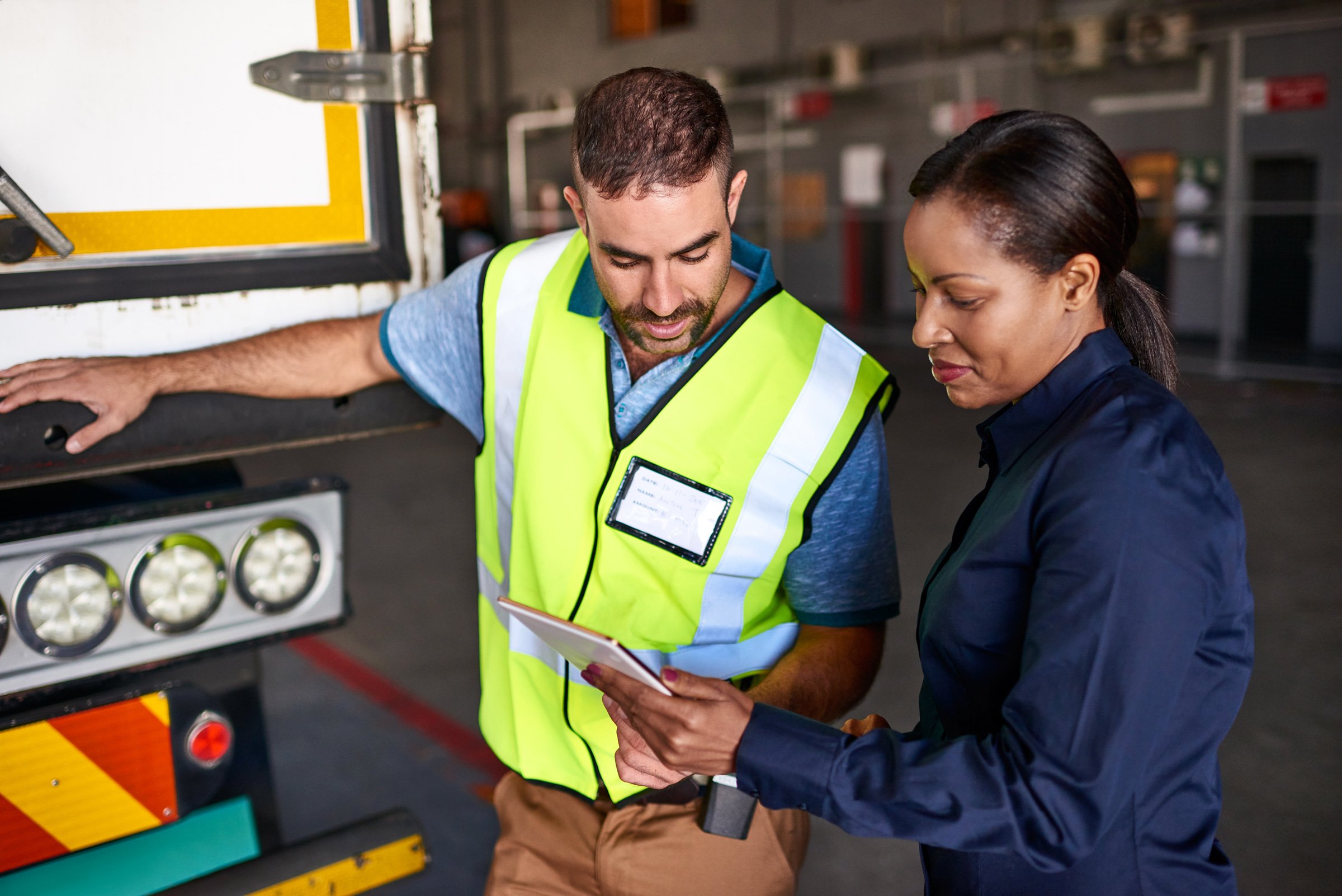 Truck-driver-talking-to-manager